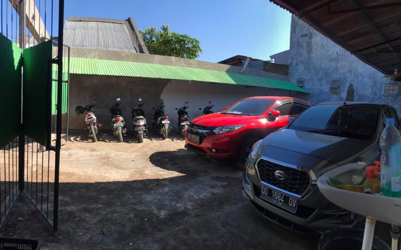 Отель Penginapan Taman Makassar Indah Sungguminasa Экстерьер фото