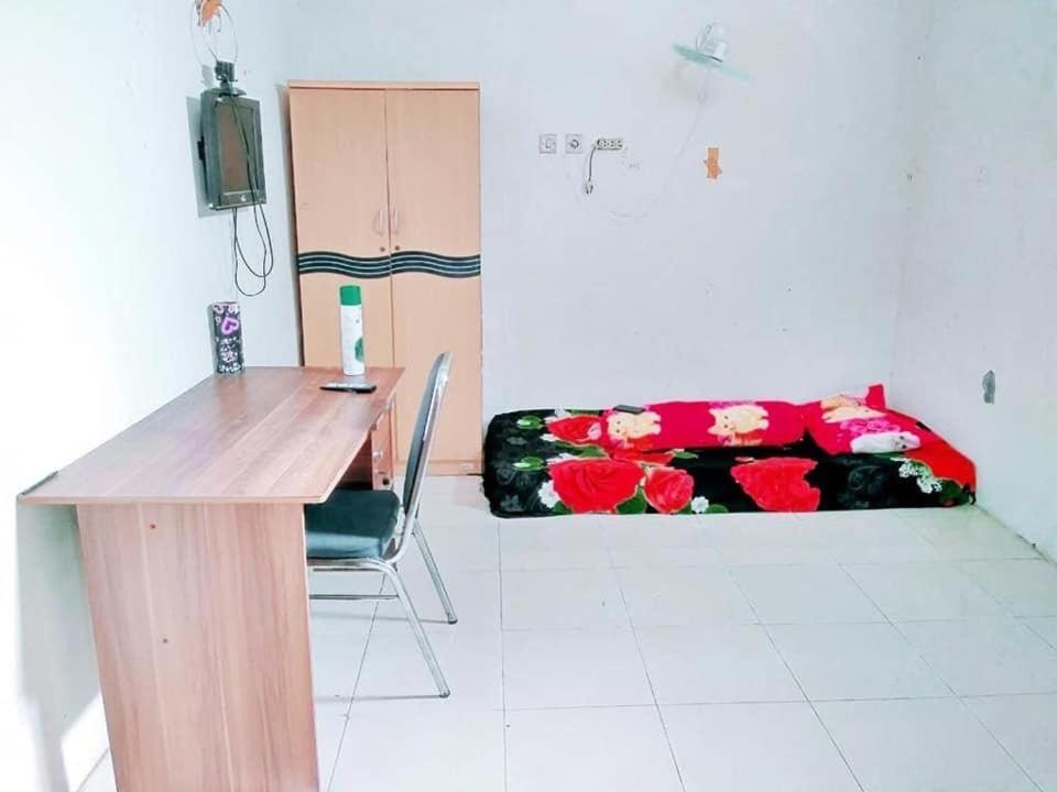 Отель Penginapan Taman Makassar Indah Sungguminasa Экстерьер фото